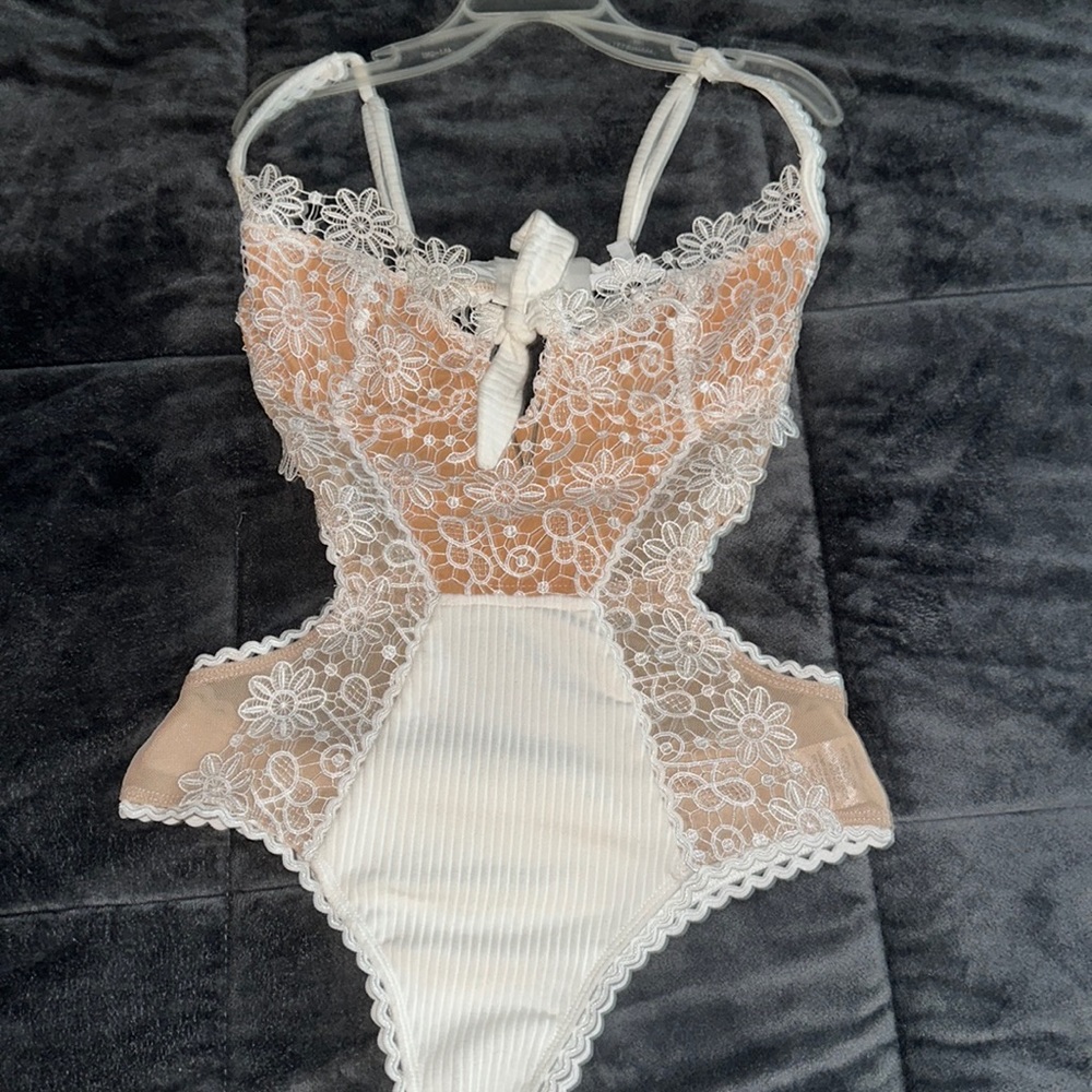 super cute brunch top
